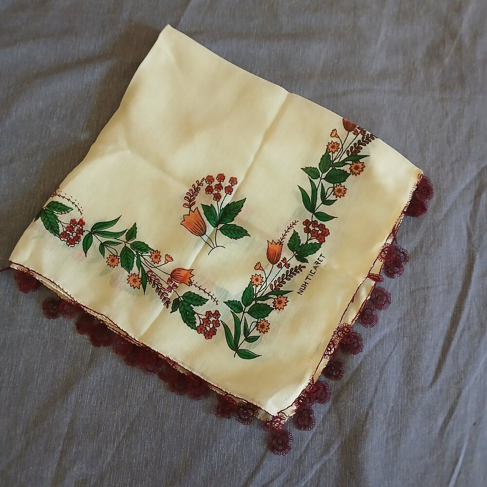 Turkish Scarf Nuh Ticaret Crochet Lace, Flower Scarf size: 30" x 28" New